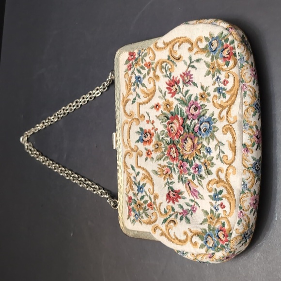 VGT,Hong Kong Walborg Mini Tapestry Floral Clutch With Metal Chain. - Picture 7 of 12